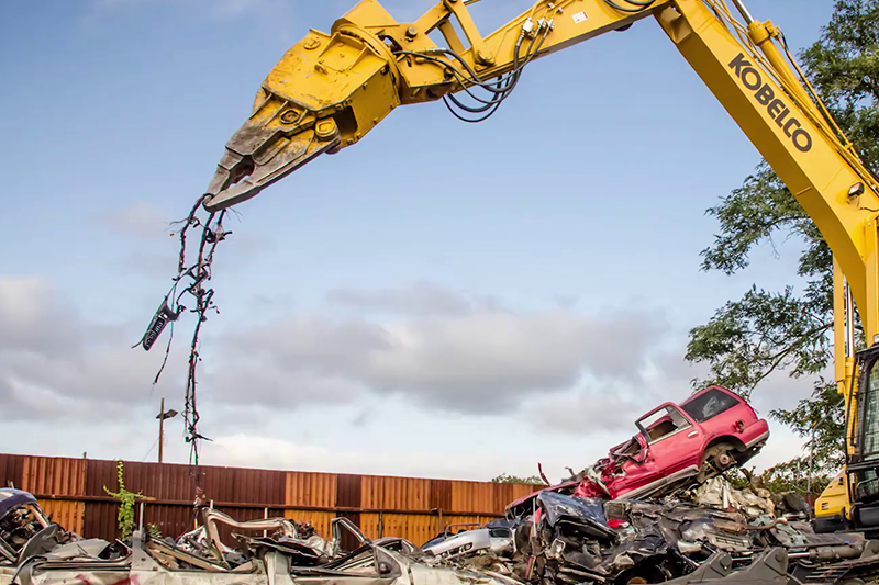 Car Demolition Excavator | SK210D-11 | KOBELCO USA